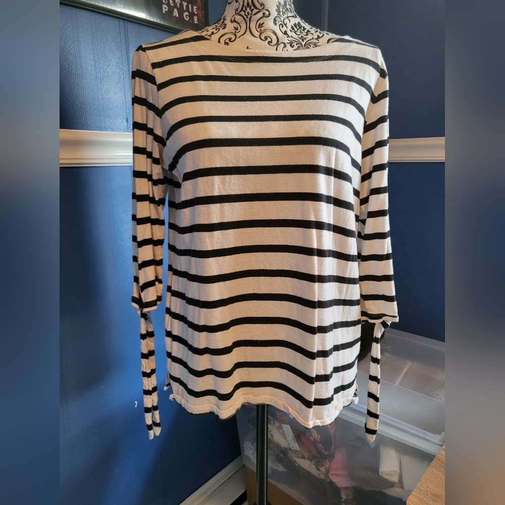 Old Navy boat neck shirt Size M